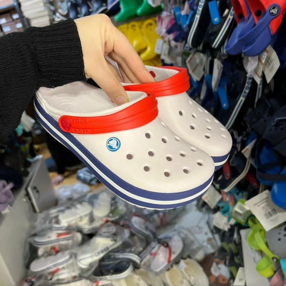 Crocs Sandals Pallet - Image 3